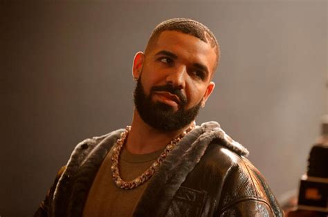 Drake teases crowd over rumours after alleged leak of x